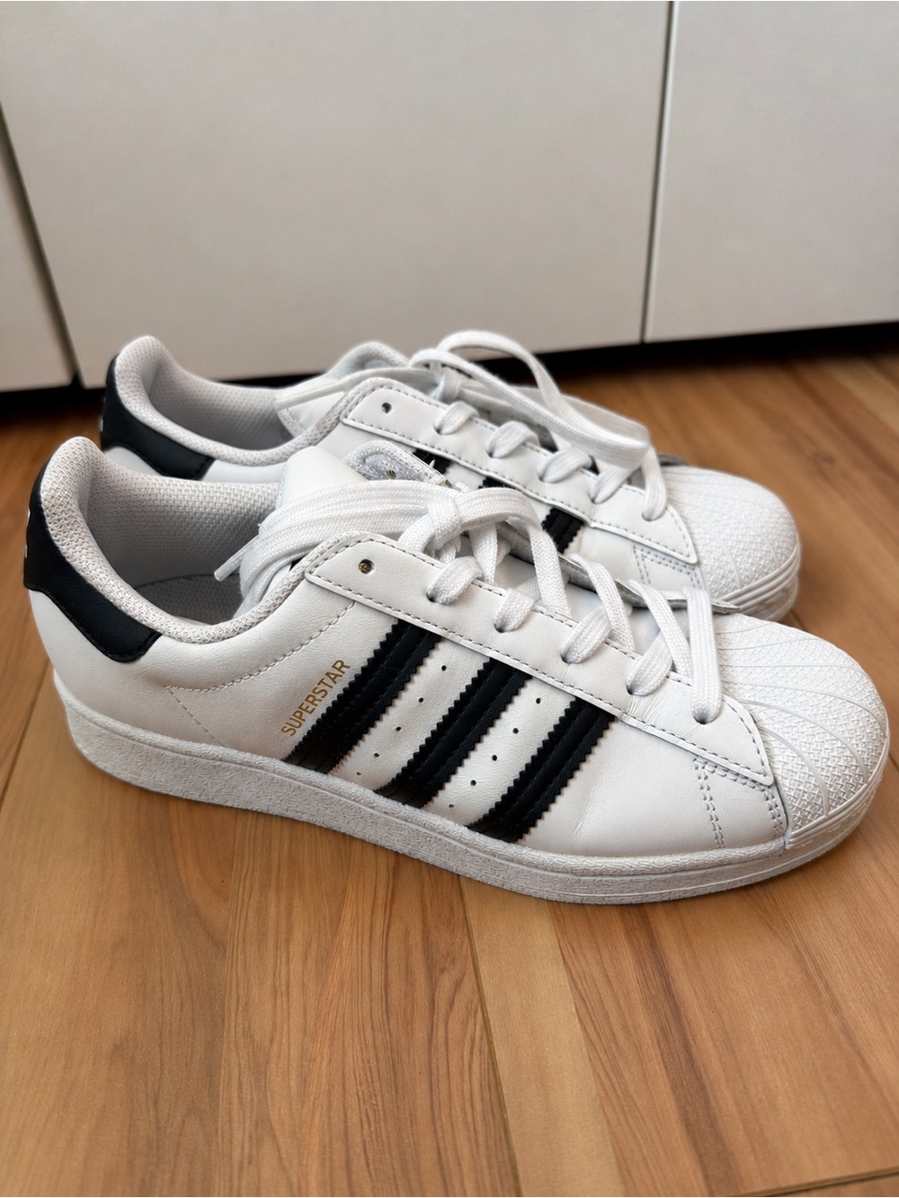 Adidas Superstar Women’s Size 7 White/Black Shell Toe Sneakers